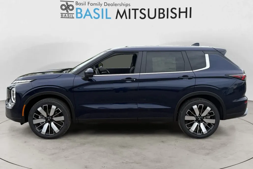 2025 Mitsubishi Outlander SE photo 1