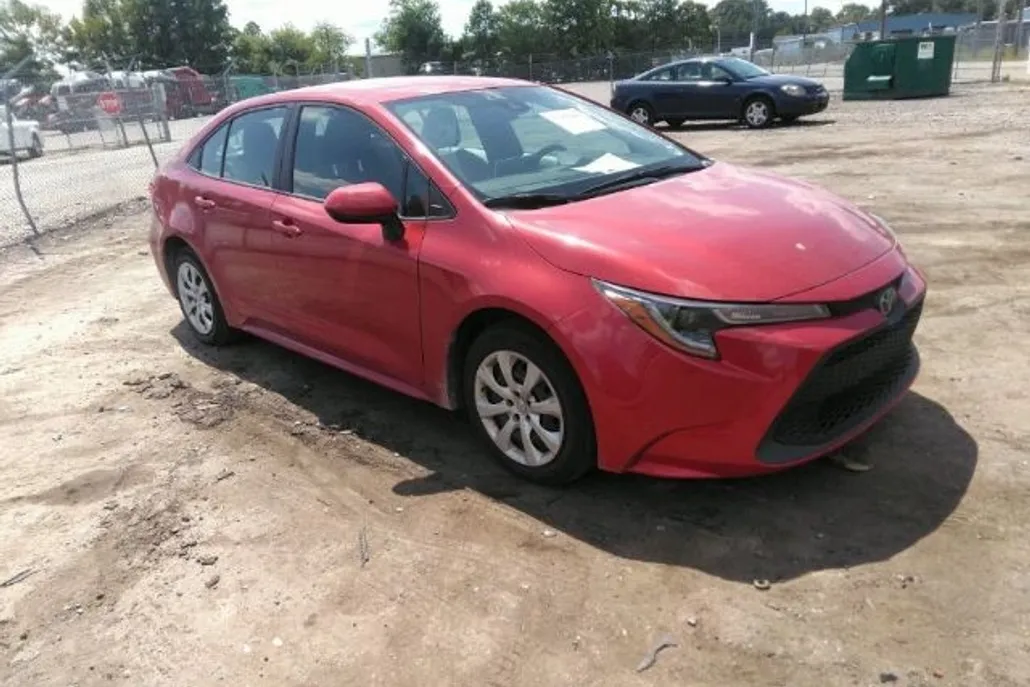 2021 Toyota Corolla LE photo 1