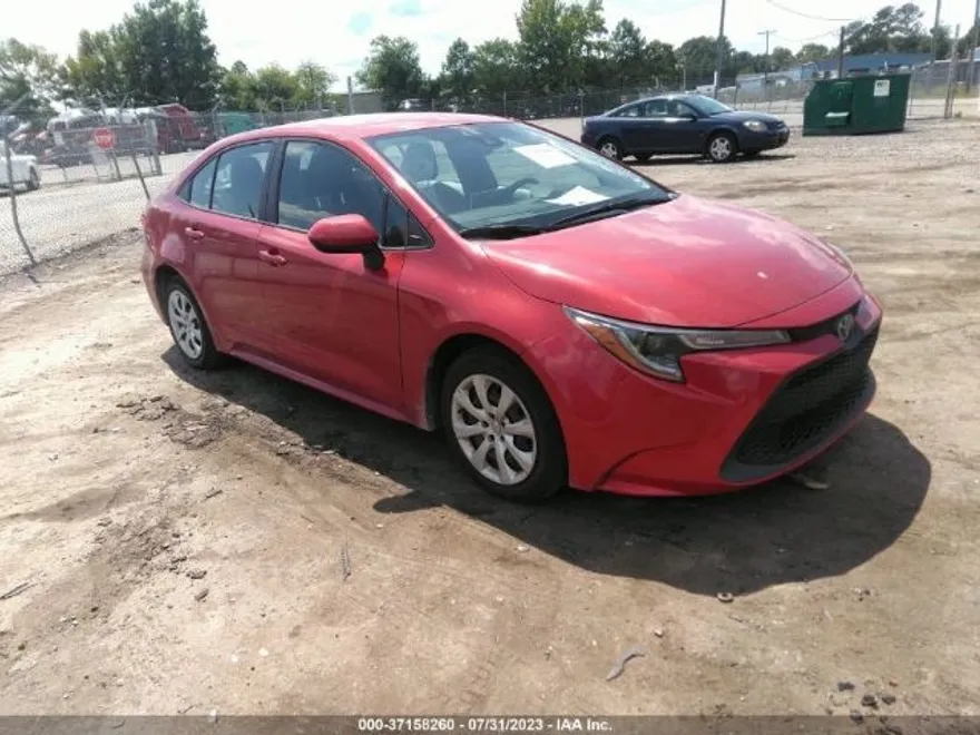 2021 Toyota Corolla LE photo 1