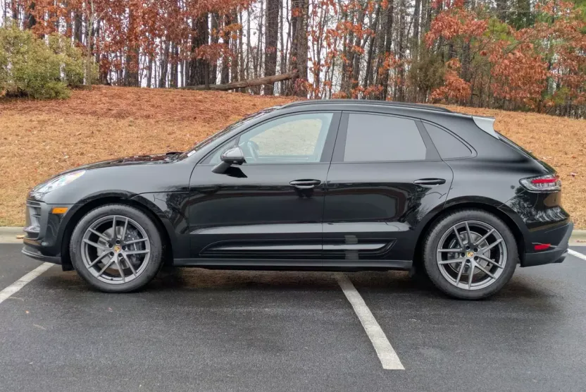 2024 Porsche Macan T photo 1