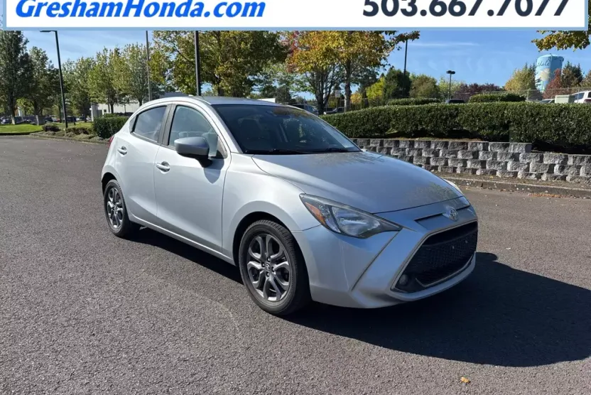 2020 Toyota Yaris LE photo 1