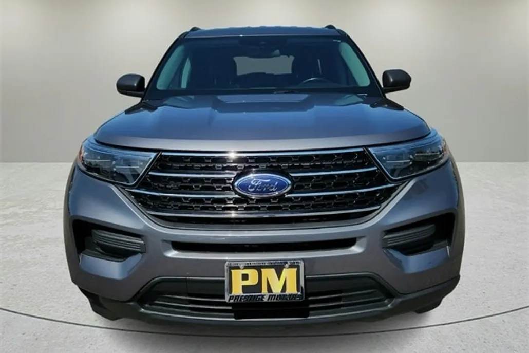 2021 Ford Explorer XLT photo 1