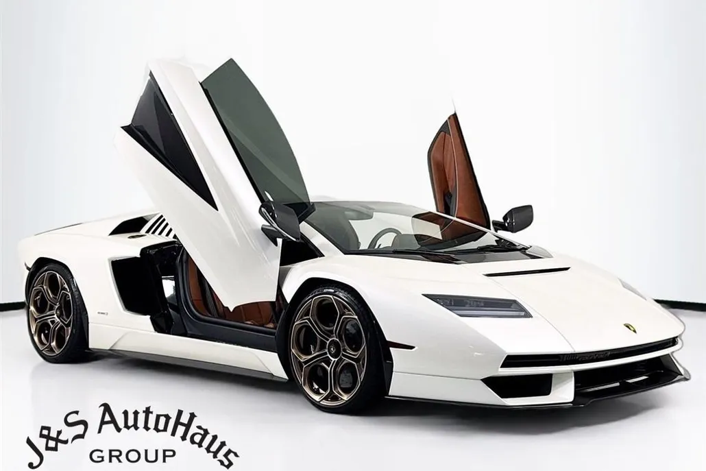 2022 Lamborghini Countach LPI 800-4 photo 1