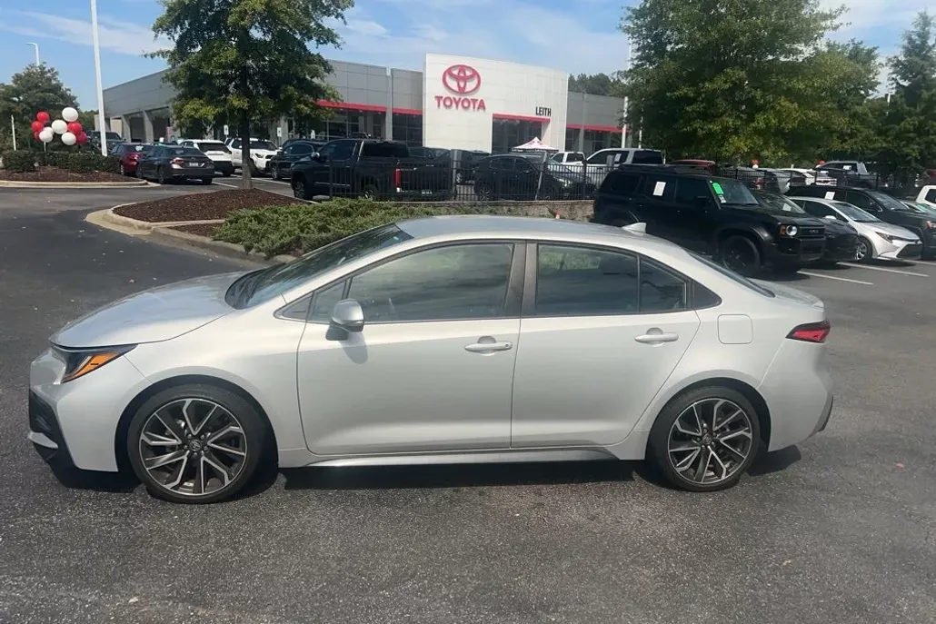 2022 Toyota Corolla SE photo 1