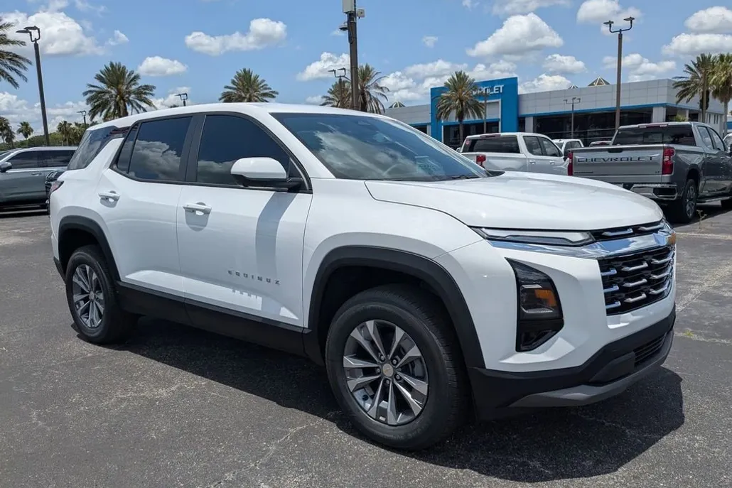 2026 Chevrolet Equinox LT photo 1