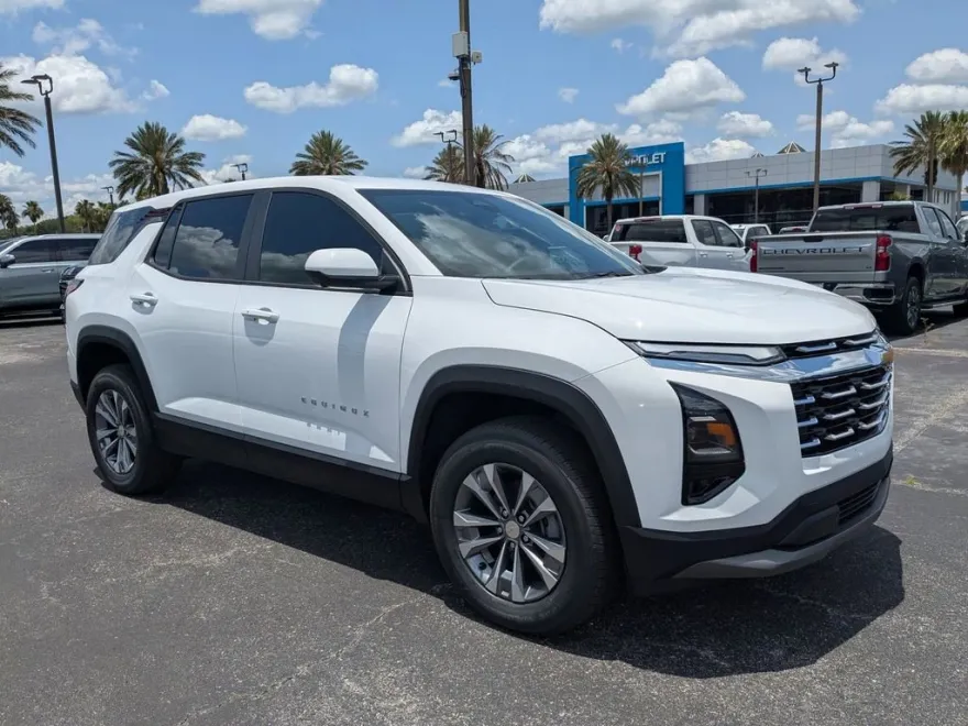 2026 Chevrolet Equinox LT photo 1