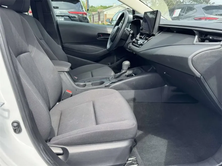 2024 Toyota Corolla LE photo 1