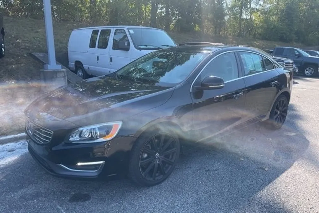 2017 Volvo S60 Inscription Platinum photo 1