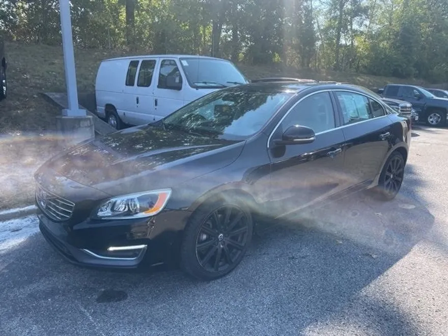 2017 Volvo S60 Inscription Platinum photo 1