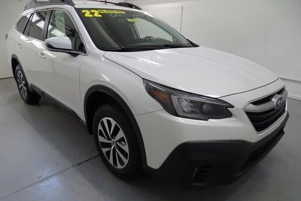 2022 Subaru Outback Premium photo 1