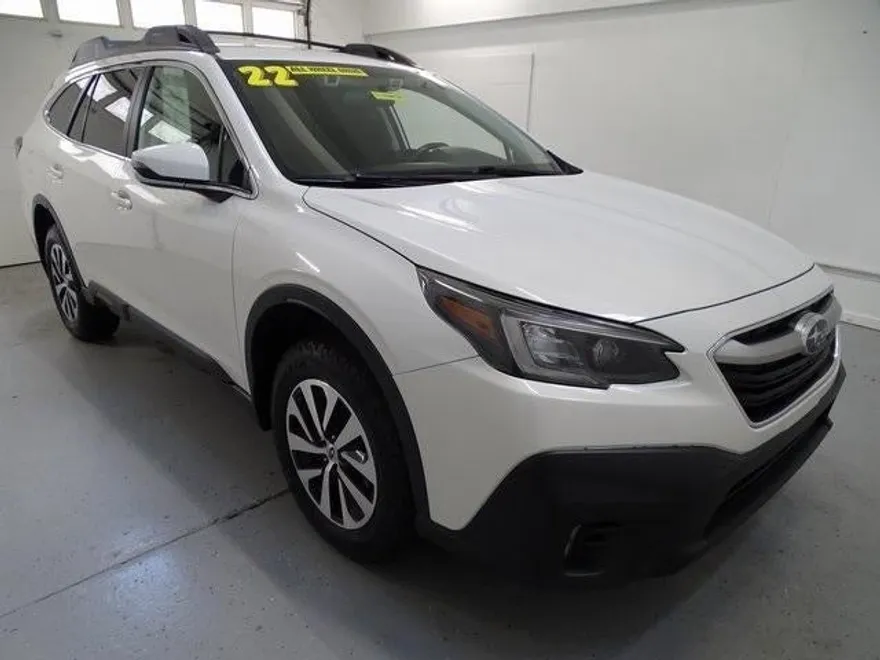 2022 Subaru Outback Premium photo 1