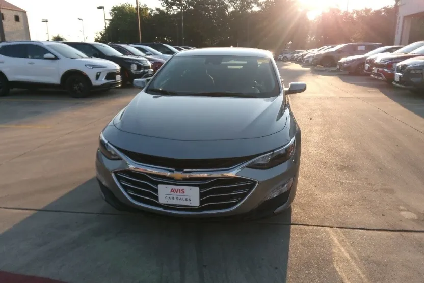 2023 Chevrolet Malibu 1LT photo 1