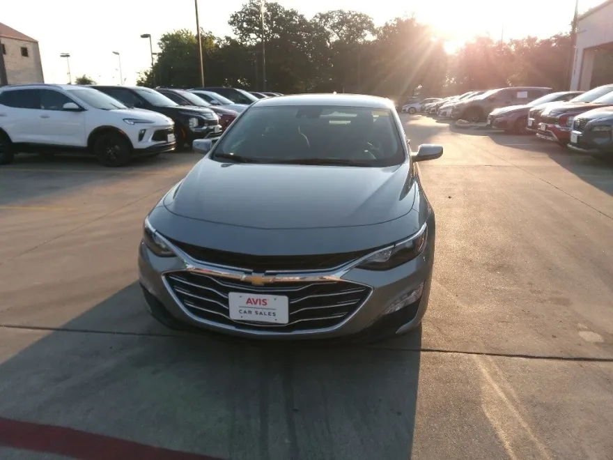 2023 Chevrolet Malibu 1LT photo 1