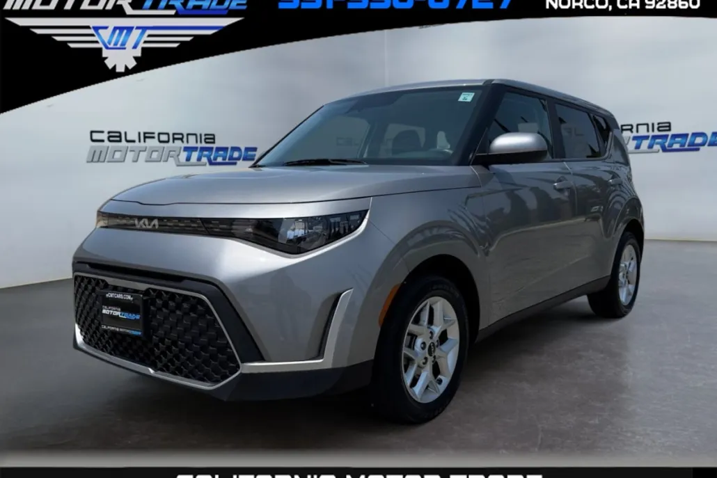 2023 Kia Soul LX photo 1