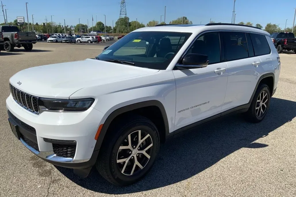 2024 Jeep Grand Cherokee Limited photo 1