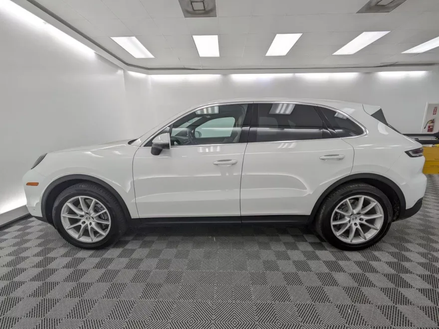 2025 Porsche Cayenne photo 1