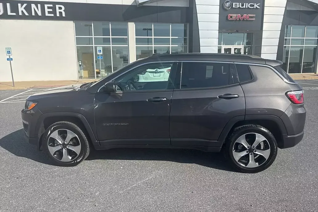 2017 Jeep Compass Latitude photo 1