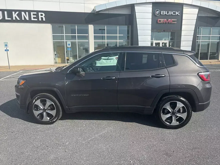 2017 Jeep Compass Latitude photo 1