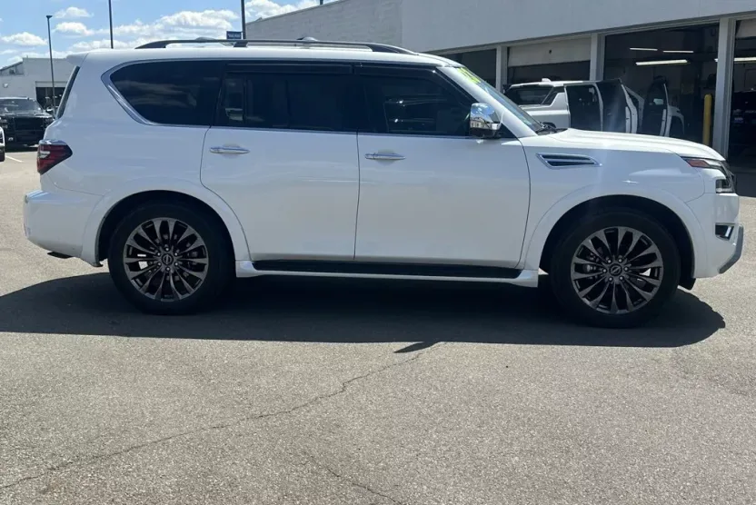 2023 Nissan Armada Platinum photo 1