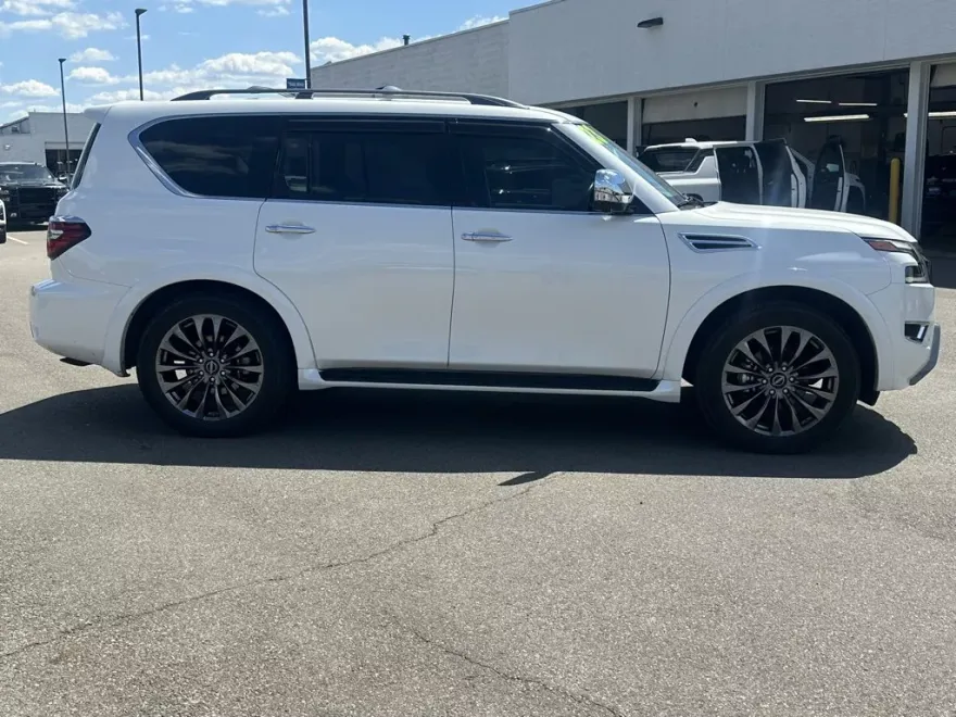 2023 Nissan Armada Platinum photo 1