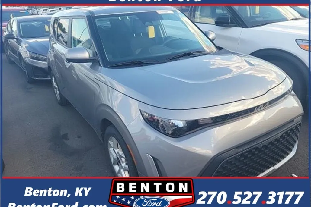2024 Kia Soul LX photo 1
