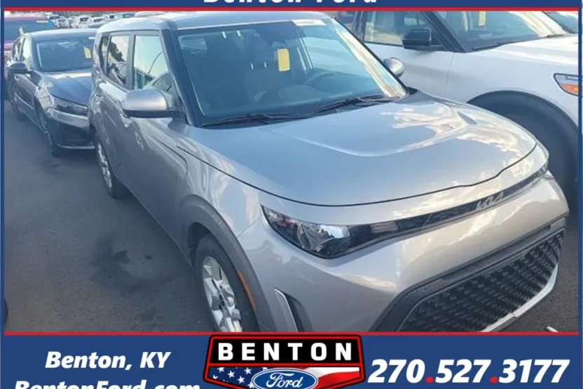 2024 Kia Soul LX photo 1