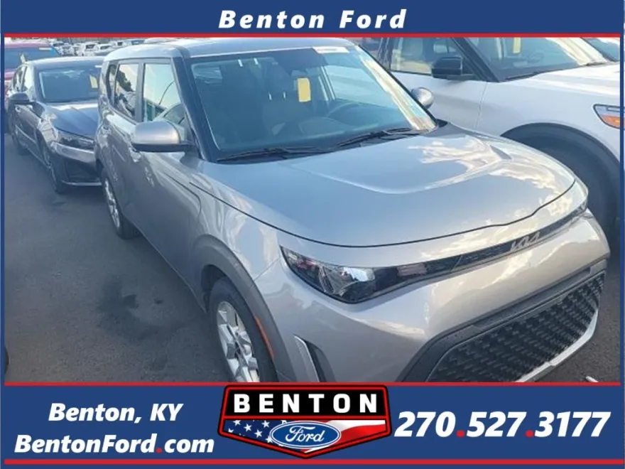 2024 Kia Soul LX photo 1