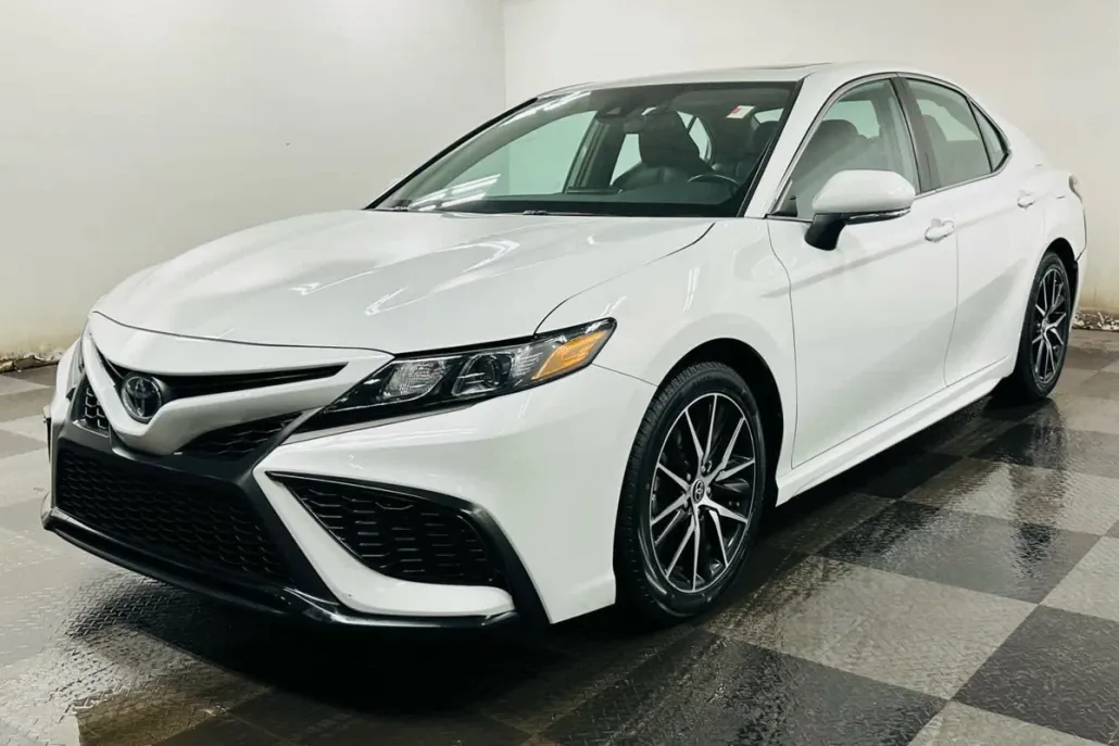 2023 Toyota Camry SE photo 1