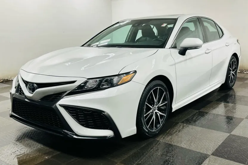 2023 Toyota Camry SE photo 1