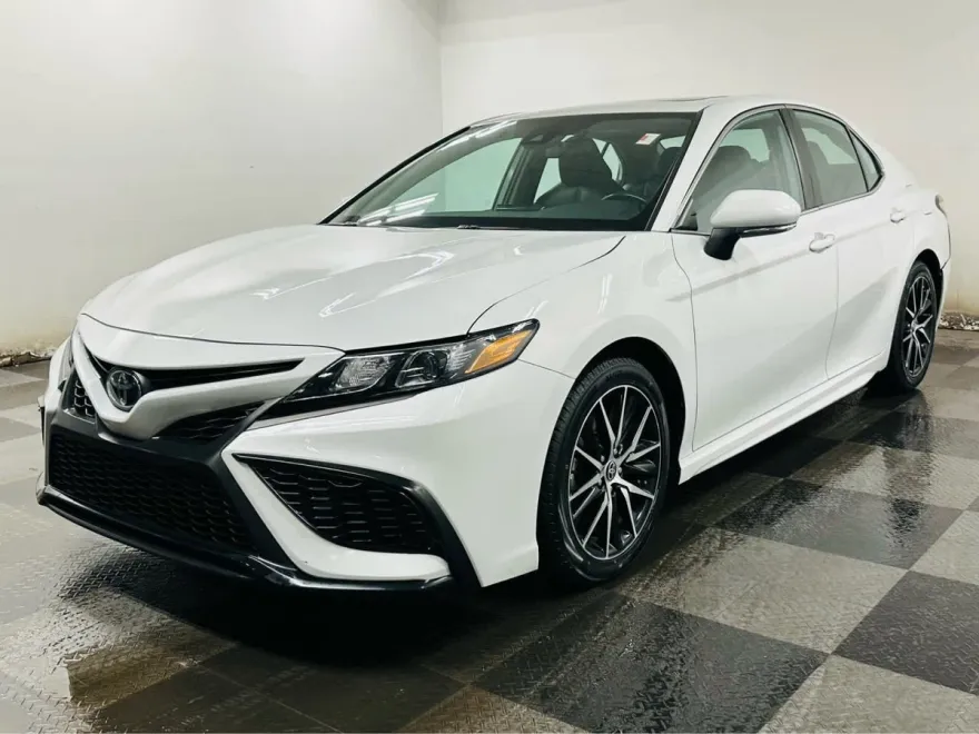 2023 Toyota Camry SE photo 1