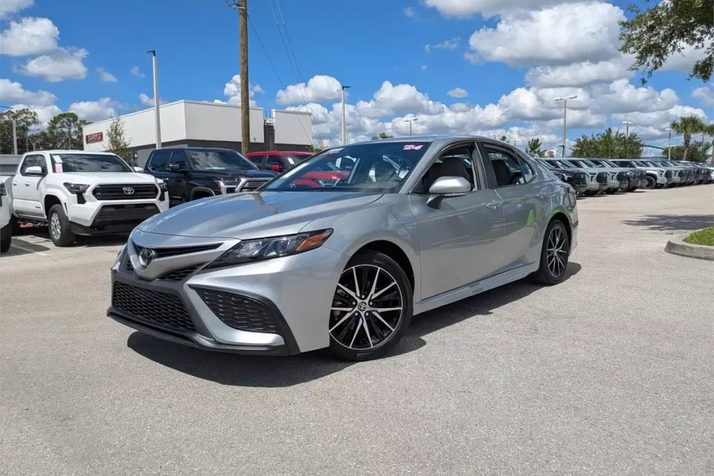 2024 Toyota Camry SE photo 1