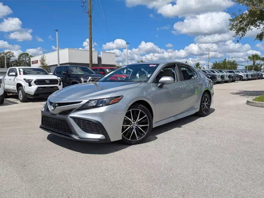 2024 Toyota Camry SE photo 1