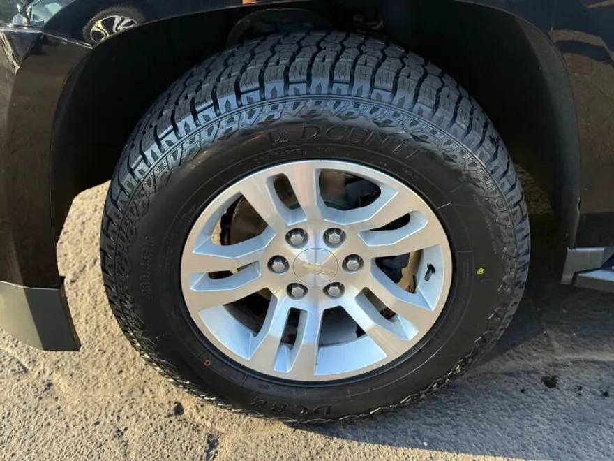 2019 Chevrolet Suburban LT photo 1