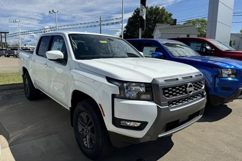 2025 Nissan Frontier Crew Cab SV photo 1