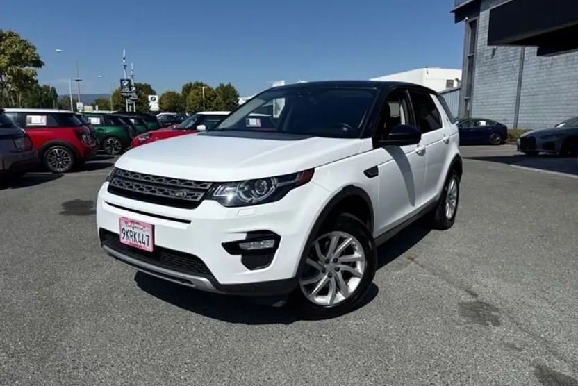 2017 Land Rover Discovery Sport HSE photo 1