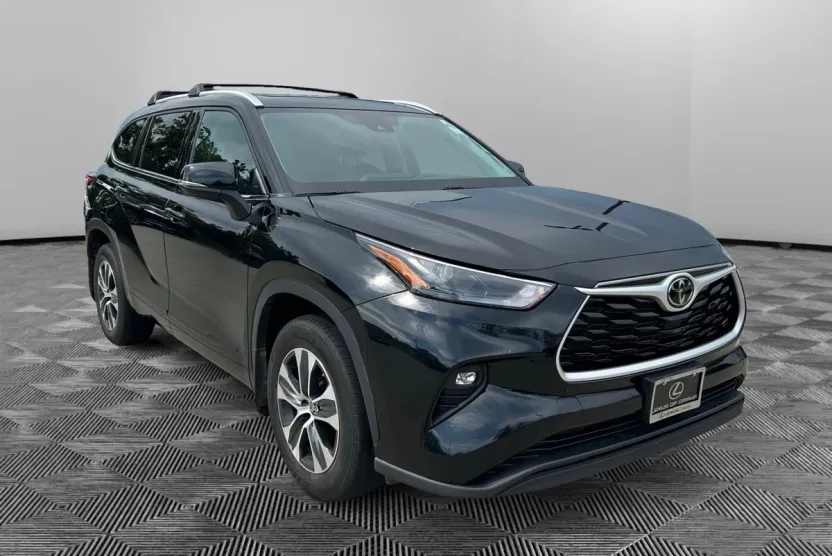 2022 Toyota Highlander XLE photo 1