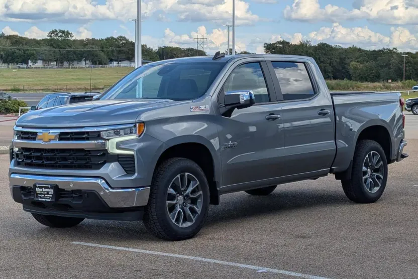 2026 Chevrolet Silverado 1500 LT photo 1