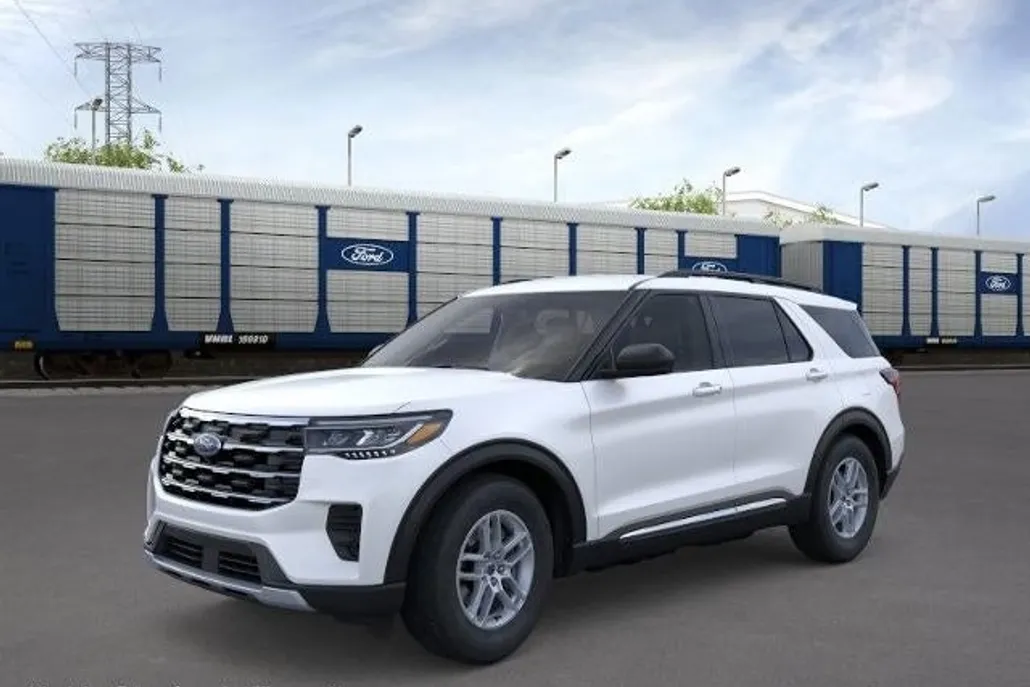 2025 Ford Explorer photo 1