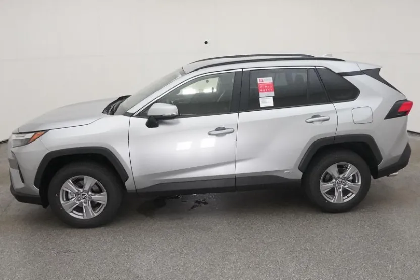 2025 Toyota RAV4 Hybrid XLE photo 1