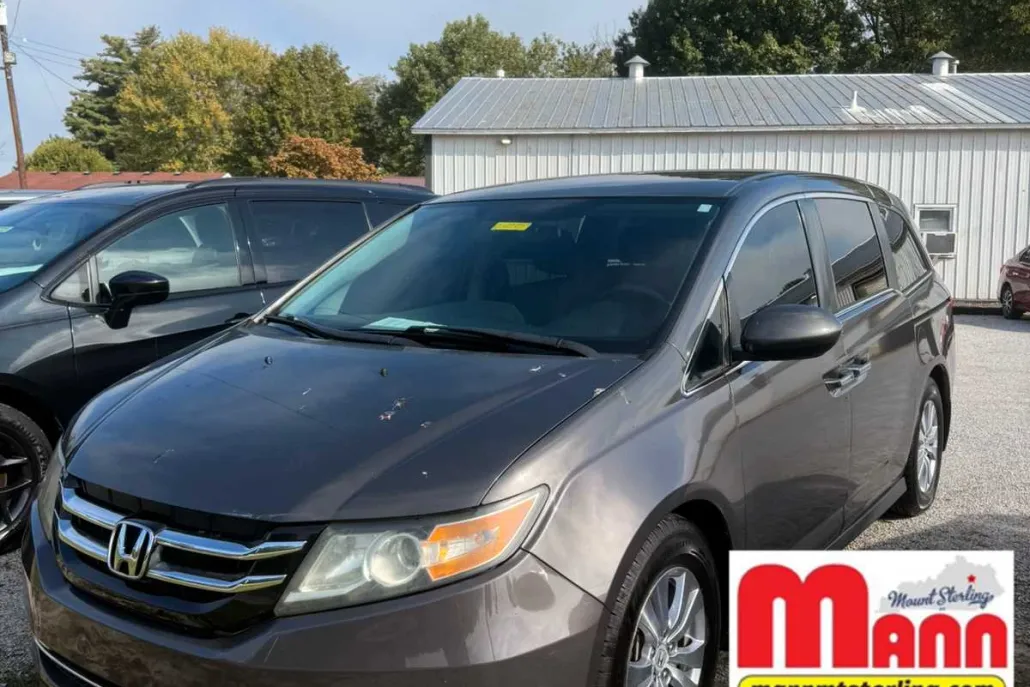 2016 Honda Odyssey SE photo 1
