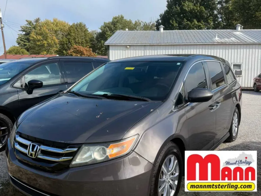 2016 Honda Odyssey SE photo 1