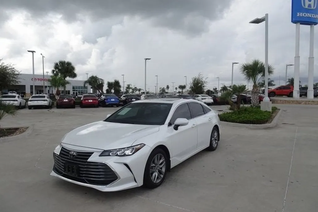 2022 Toyota Avalon XLE photo 1
