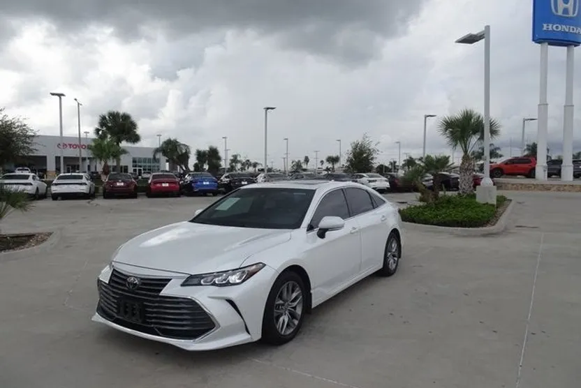 2022 Toyota Avalon XLE photo 1