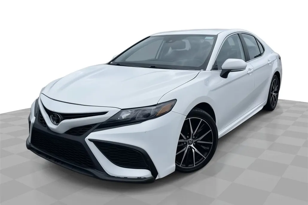 2024 Toyota Camry SE photo 1