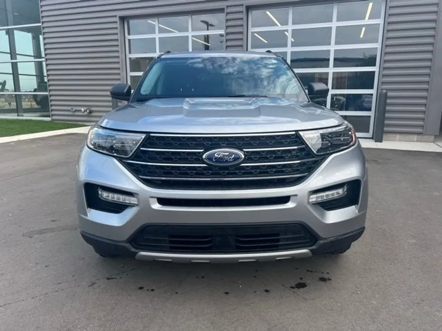2023 Ford Explorer XLT photo 1