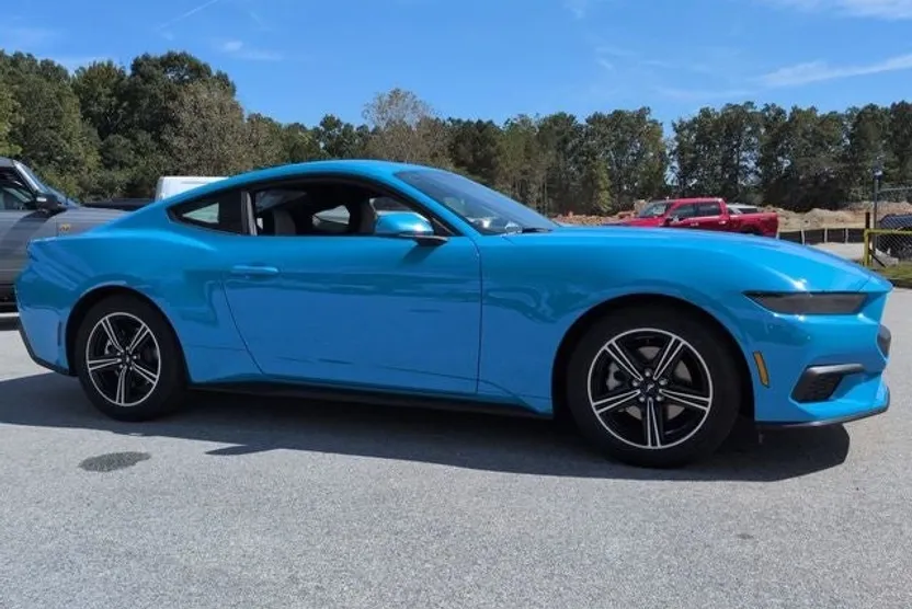 2025 Ford Mustang EcoBoost photo 1