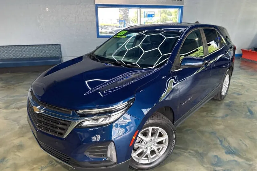 2022 Chevrolet Equinox LT photo 1
