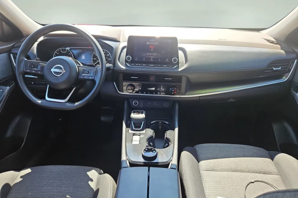2023 Nissan Rogue SV photo 1