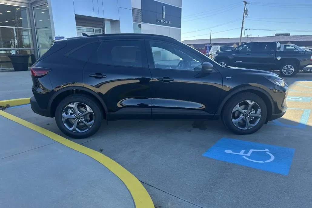 2025 Ford Escape ST-Line photo 1
