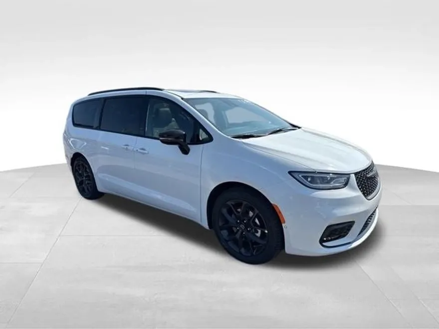 2026 Chrysler Pacifica Limited photo 2